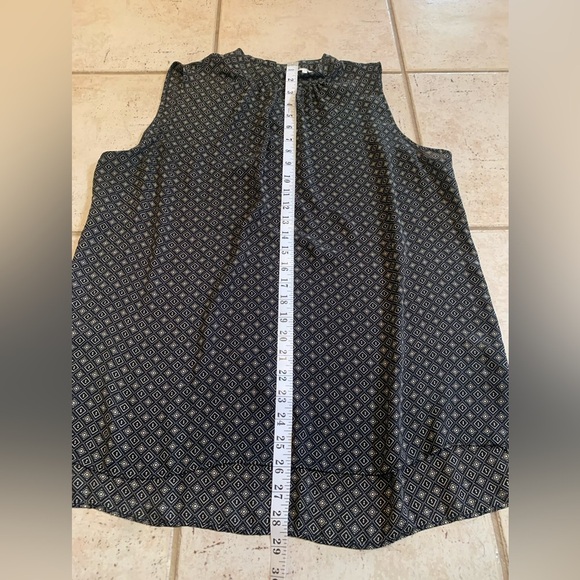 Violet + Claire Black & White Geometric Blouse, Size XL - Picture 5 of 5